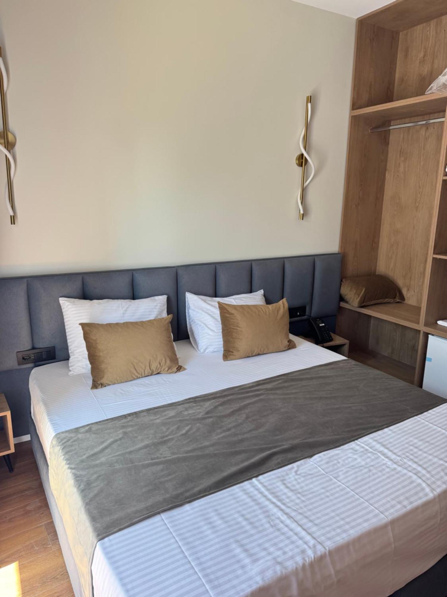 Vion Hotel Golem (Tirana)